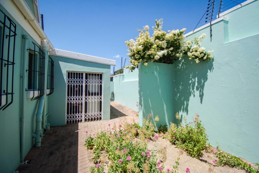 4 Bedroom Property for Sale in Mountainside Western Cape